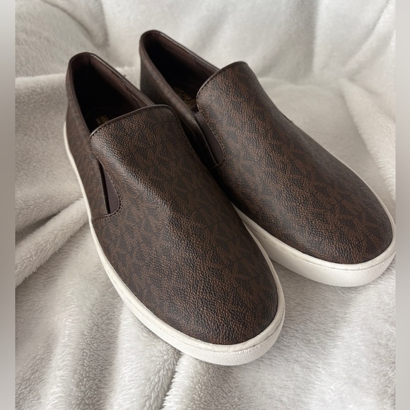 Michael Kors Dark Brown Slip-On Shoes 9.5 NWOT - Picture 1 of 4